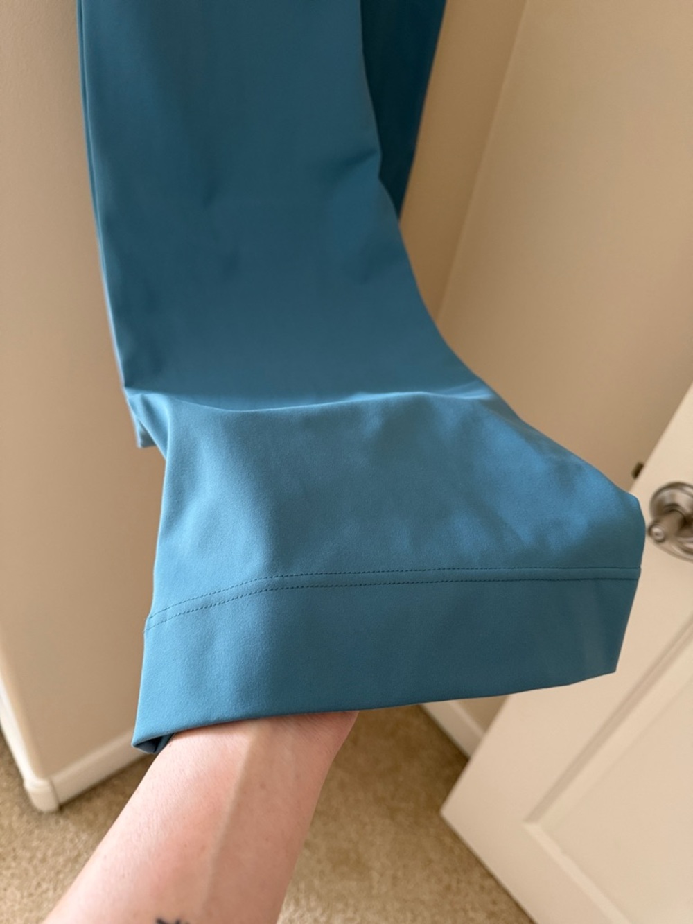 ❣️Never worn!HALARA DayStretch High-Waisted StraightLeg - Picture 5 of 5